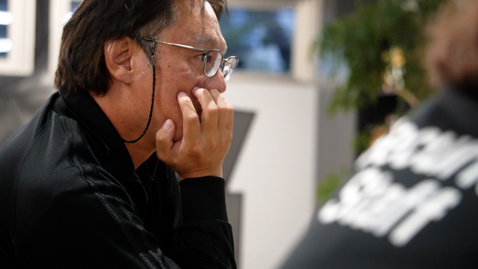 面談で相手の話を聞く田原さん